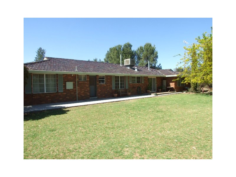 35-37 Kelly Road, Parkes NSW 2870