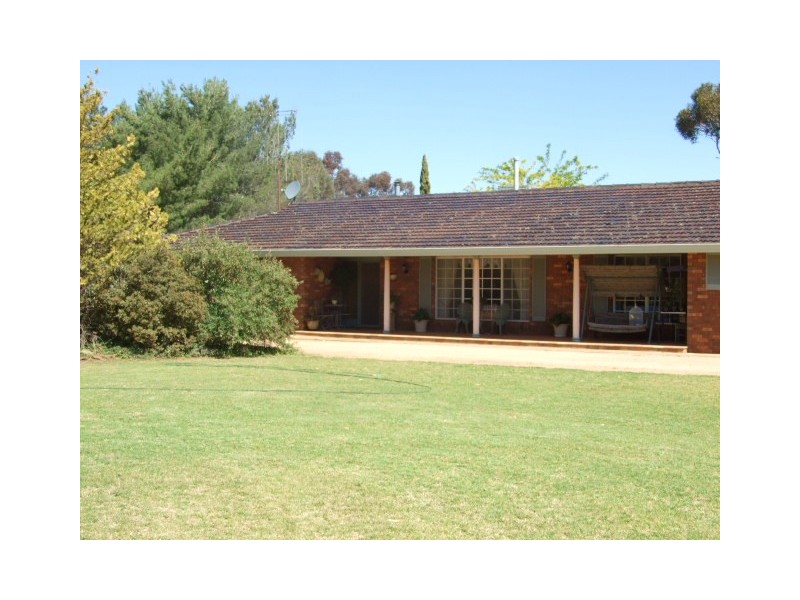 35-37 Kelly Road, Parkes NSW 2870