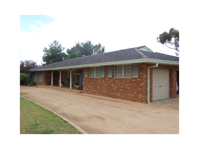 35-37 Kelly Road, Parkes NSW 2870