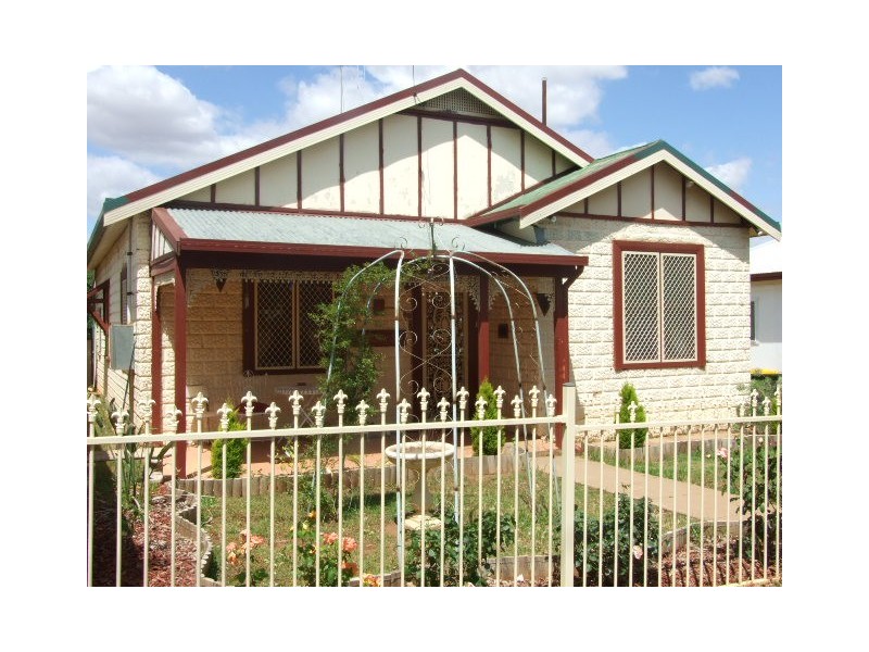 5 East Street, Parkes NSW 2870