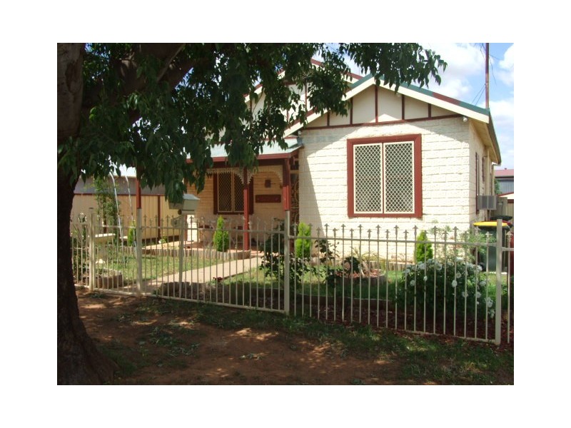 5 East Street, Parkes NSW 2870