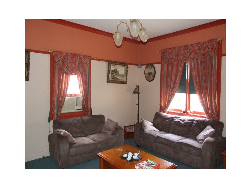 5 East Street, Parkes NSW 2870