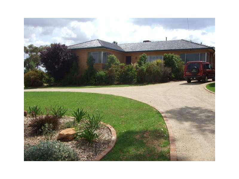 10 Evans Parade, Parkes NSW 2870