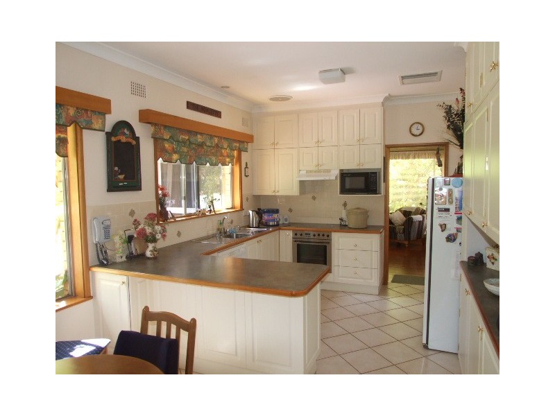 10 Evans Parade, Parkes NSW 2870