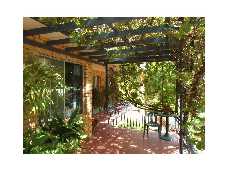 10 Evans Parade, Parkes NSW 2870