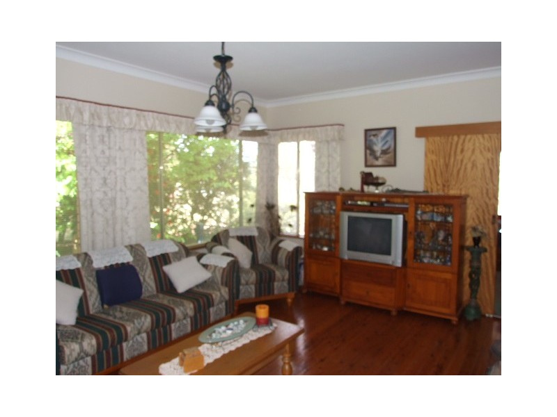 10 Evans Parade, Parkes NSW 2870