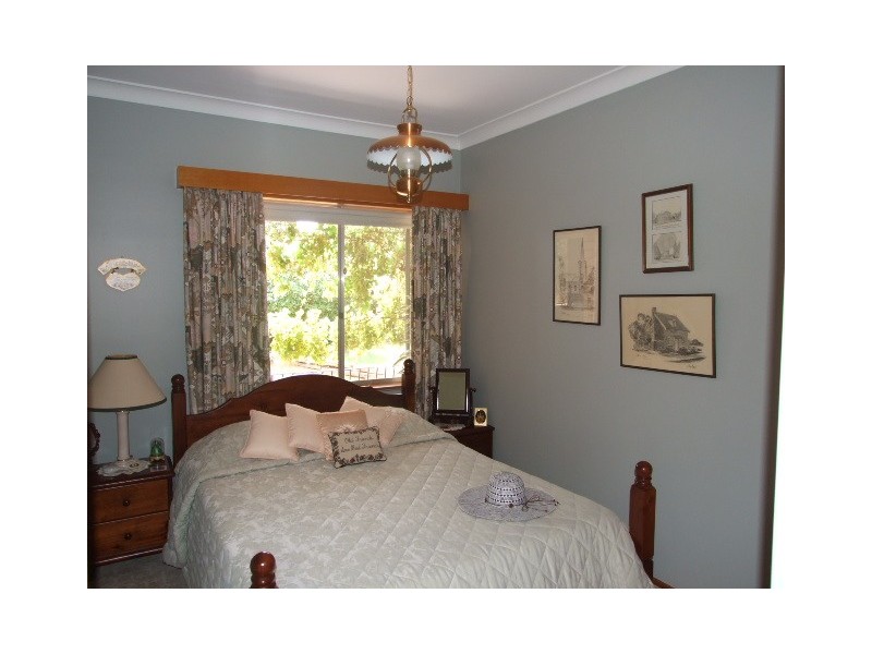 10 Evans Parade, Parkes NSW 2870