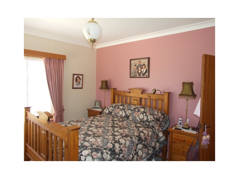 10 Evans Parade, Parkes NSW 2870