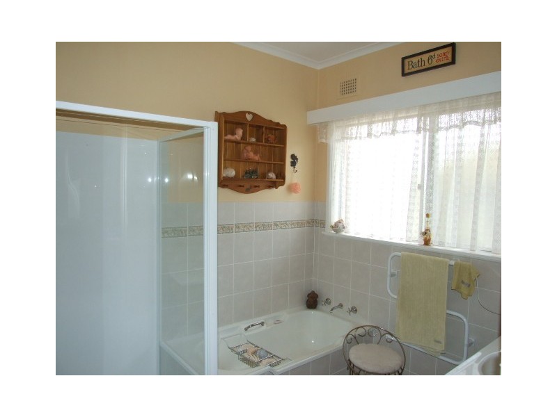 10 Evans Parade, Parkes NSW 2870