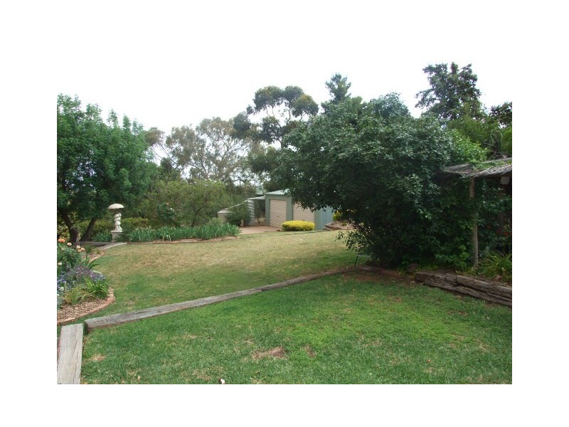 10 Evans Parade, Parkes NSW 2870