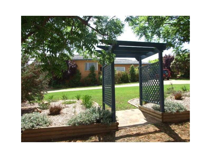 10 Evans Parade, Parkes NSW 2870