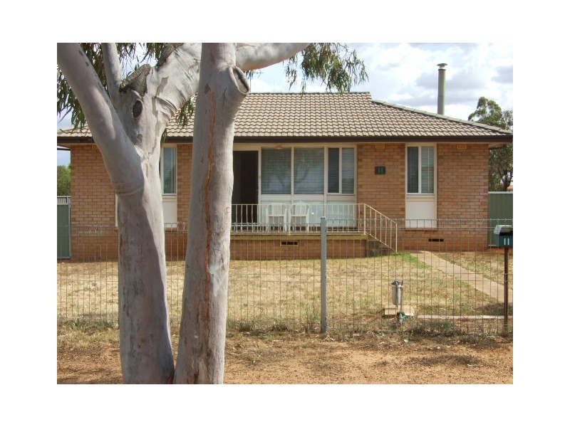 11 Best Street, Parkes NSW 2870