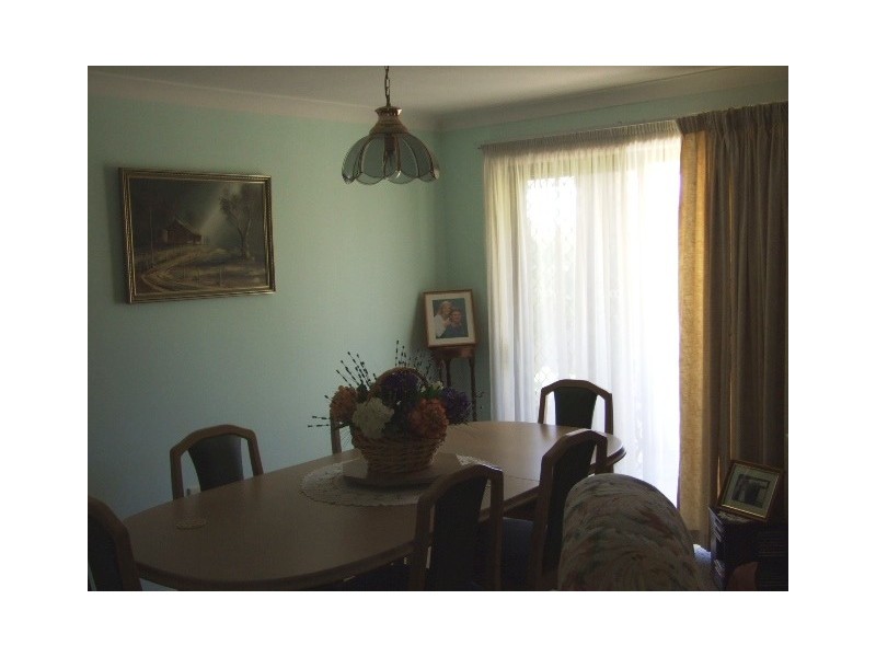 6 Coronation Avenue, Parkes NSW 2870