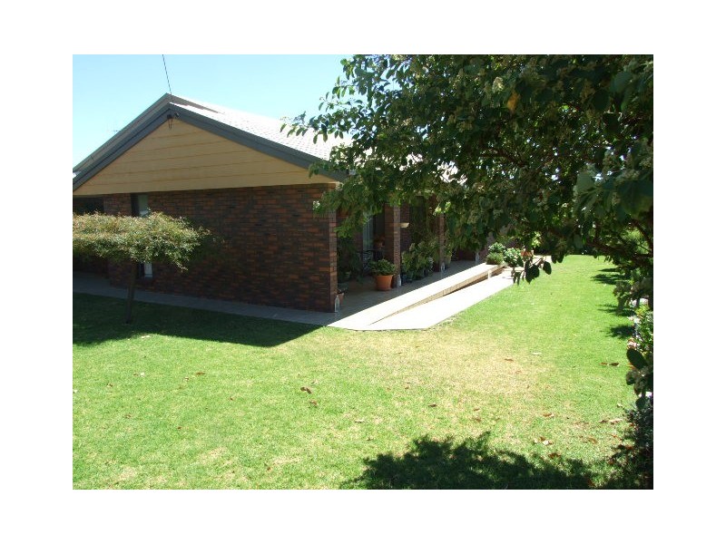 6 Coronation Avenue, Parkes NSW 2870