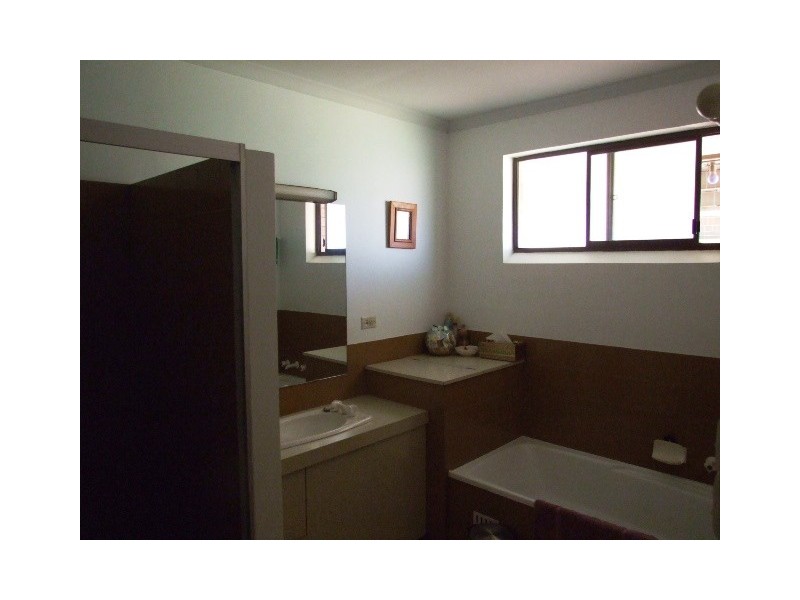 6 Coronation Avenue, Parkes NSW 2870