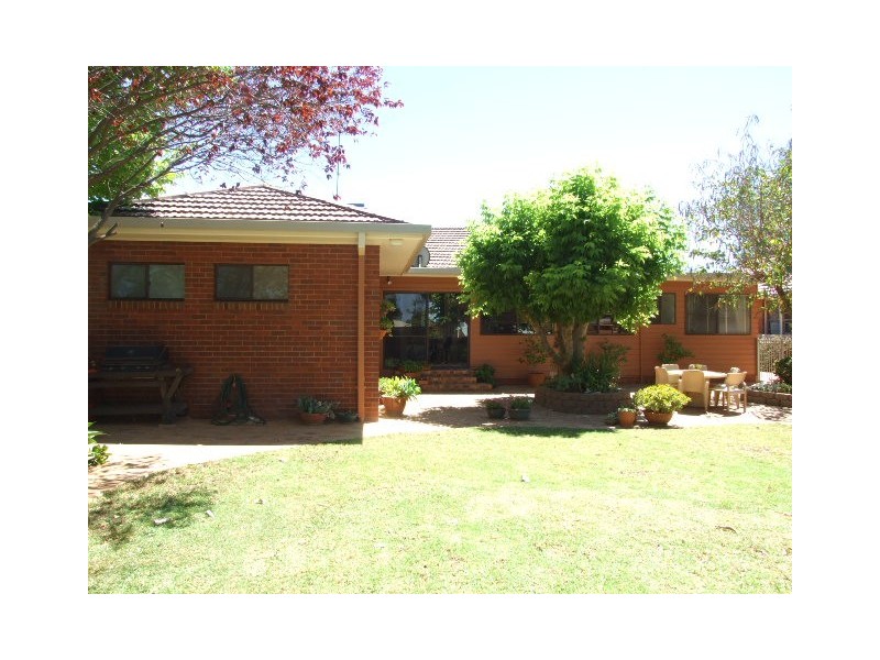 45 Dalton Street, Parkes NSW 2870