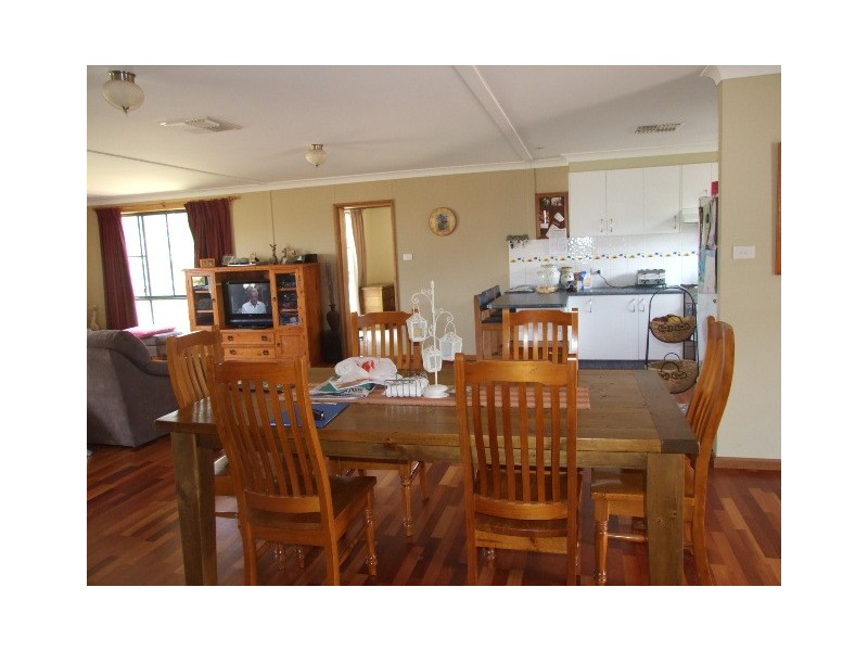 36 Birch Road, Parkes NSW 2870