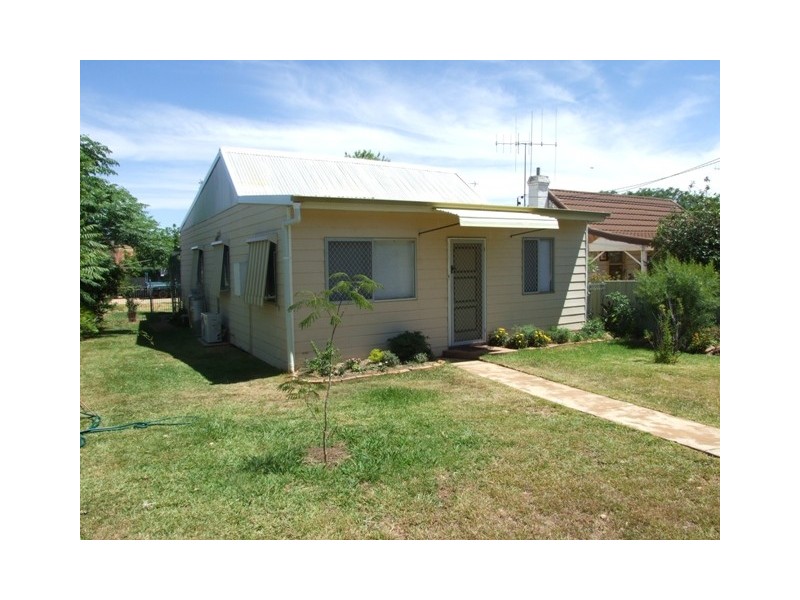 9 Webb Street, Parkes NSW 2870