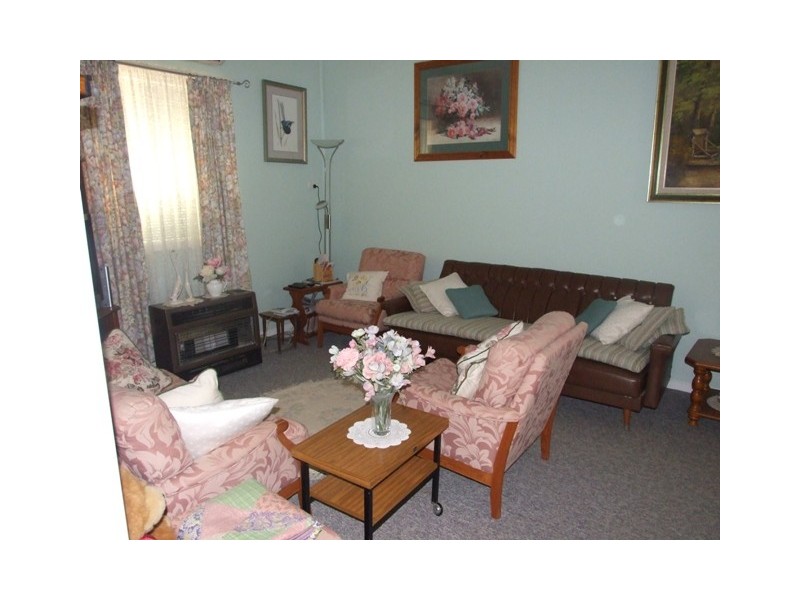 9 Webb Street, Parkes NSW 2870