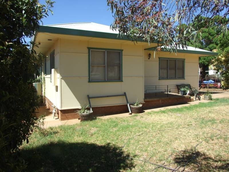 3 Thomas Street, Parkes NSW 2870