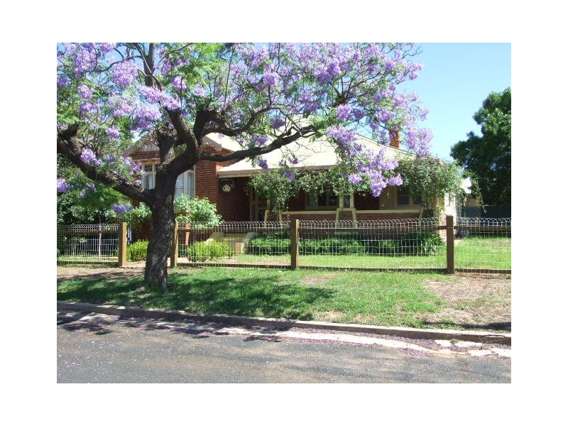 2 Oswin Street, Parkes NSW 2870