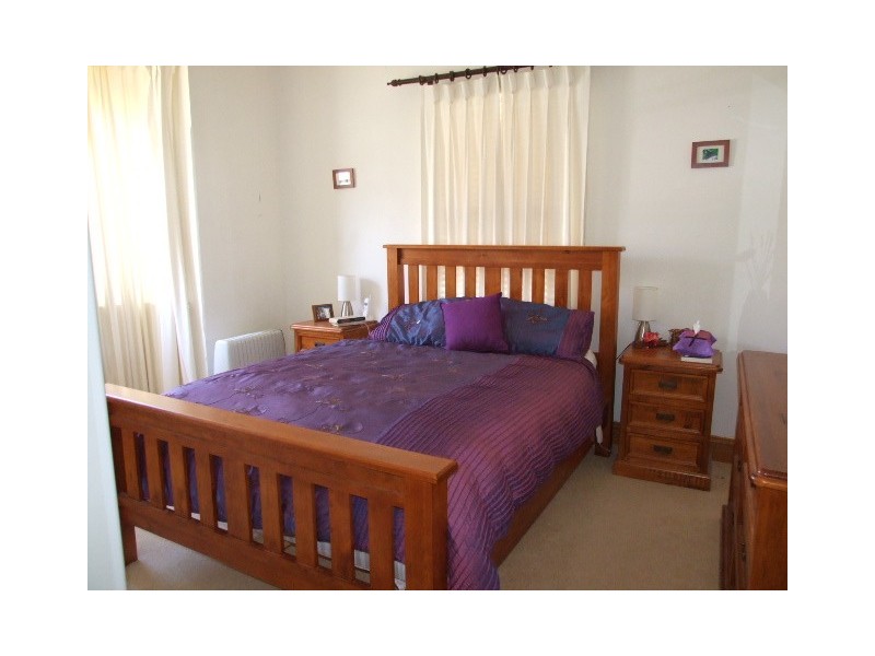 2 Oswin Street, Parkes NSW 2870