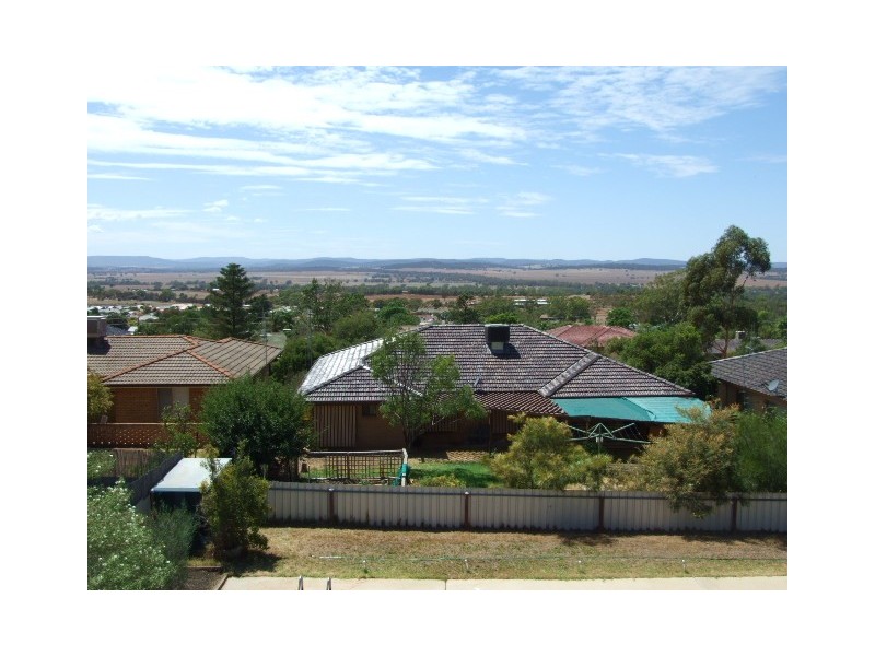 1 Glenwarrie Place, Parkes NSW 2870