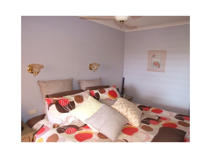 1 Glenwarrie Place, Parkes NSW 2870