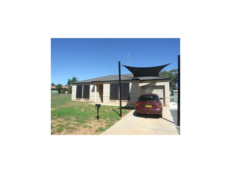 14 George Field Drive, Parkes NSW 2870