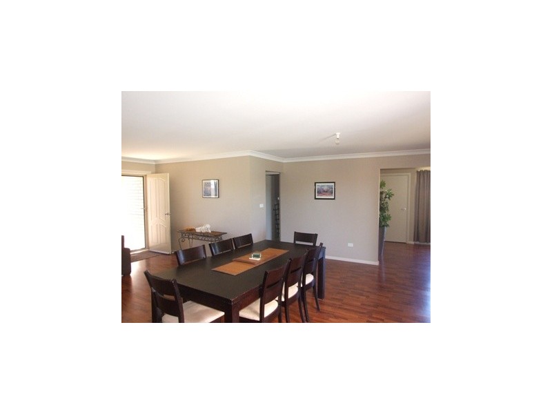 14 George Field Drive, Parkes NSW 2870