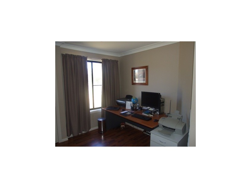 14 George Field Drive, Parkes NSW 2870