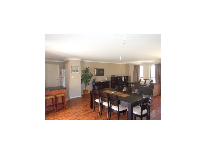 14 George Field Drive, Parkes NSW 2870