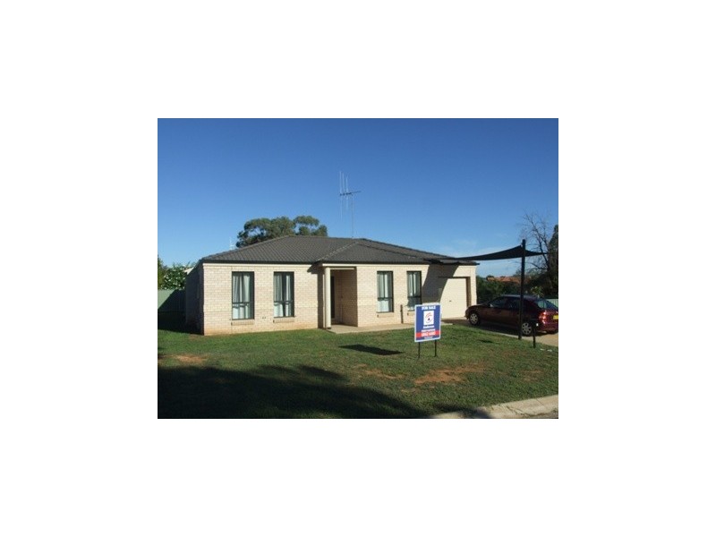 14 George Field Drive, Parkes NSW 2870