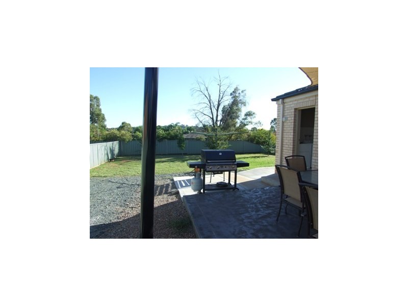 14 George Field Drive, Parkes NSW 2870