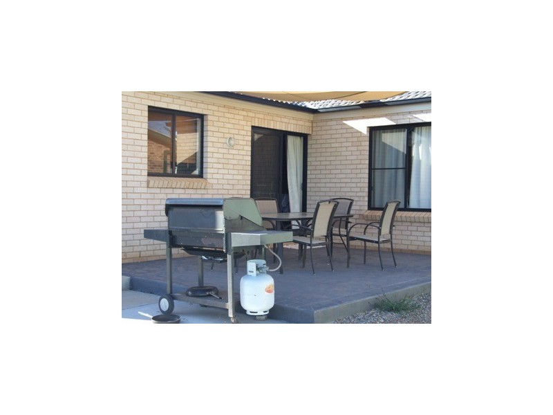 14 George Field Drive, Parkes NSW 2870