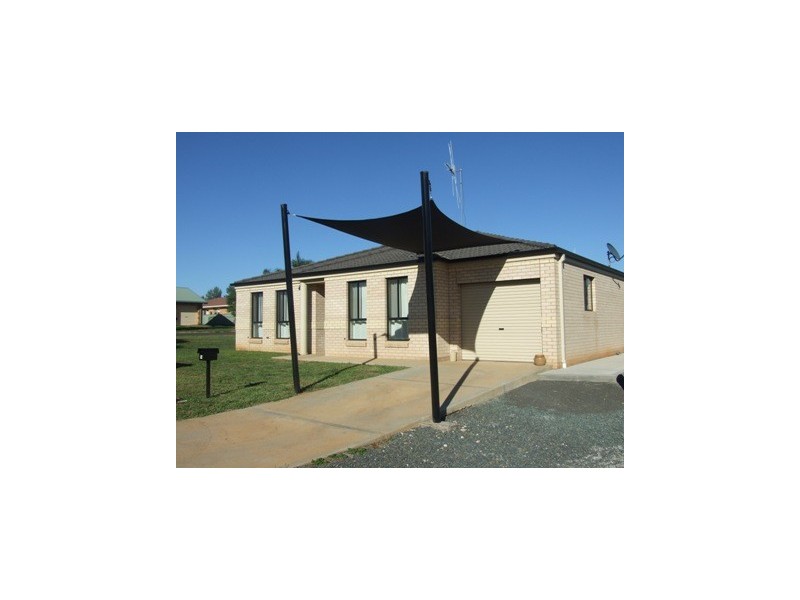 14 George Field Drive, Parkes NSW 2870