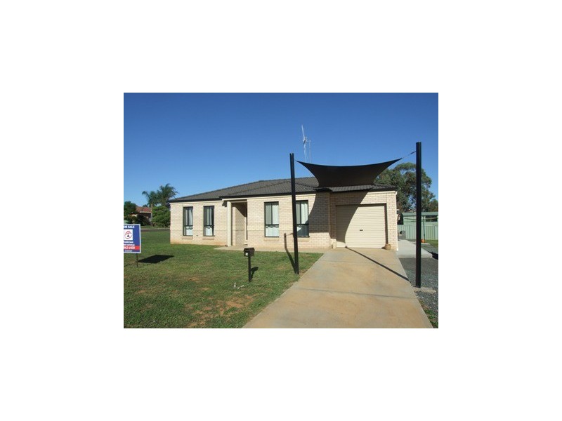 14 George Field Drive, Parkes NSW 2870