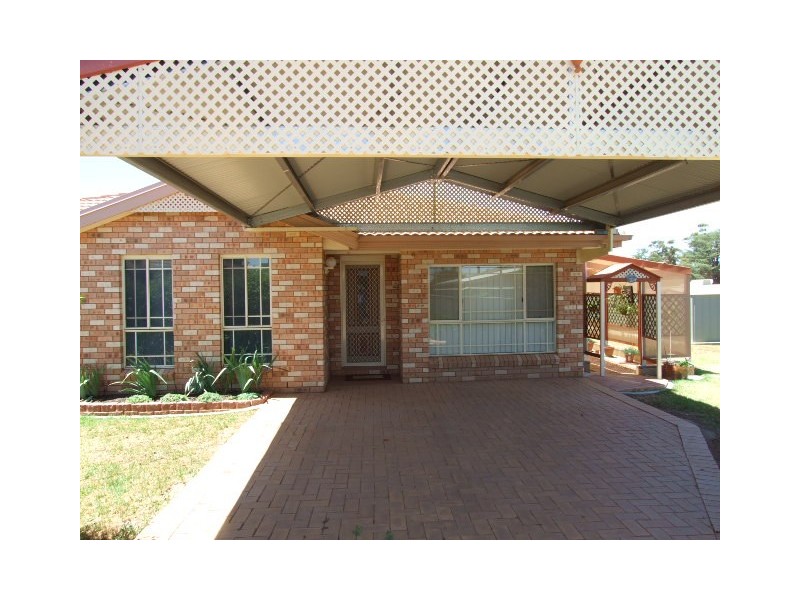 41 Flinders Street, Parkes NSW 2870