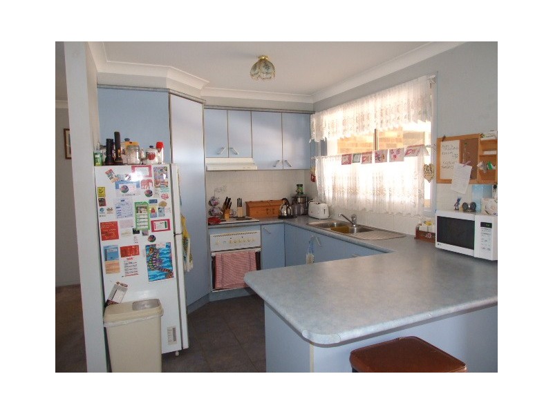 10 Mimosa Ave, Parkes NSW 2870