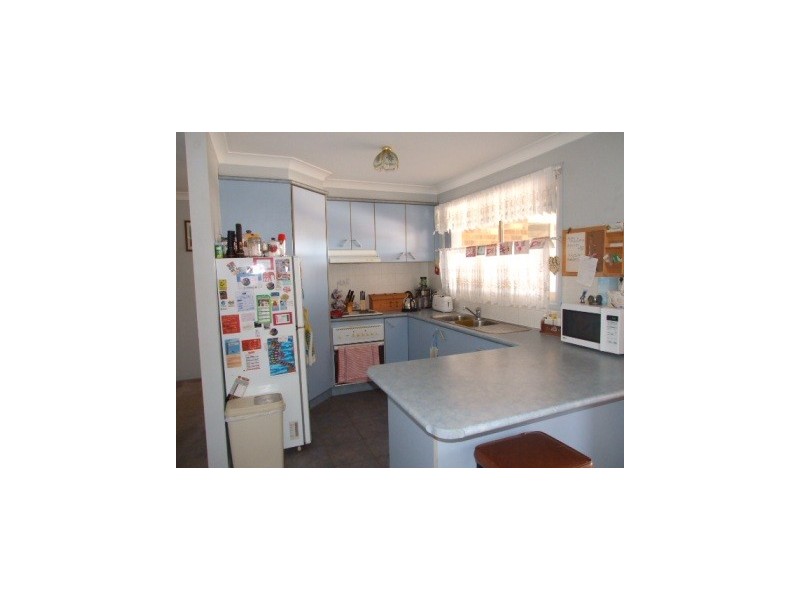 10 Mimosa Ave, Parkes NSW 2870