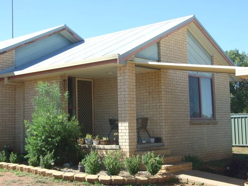 7 Banjo Place, Parkes NSW 2870