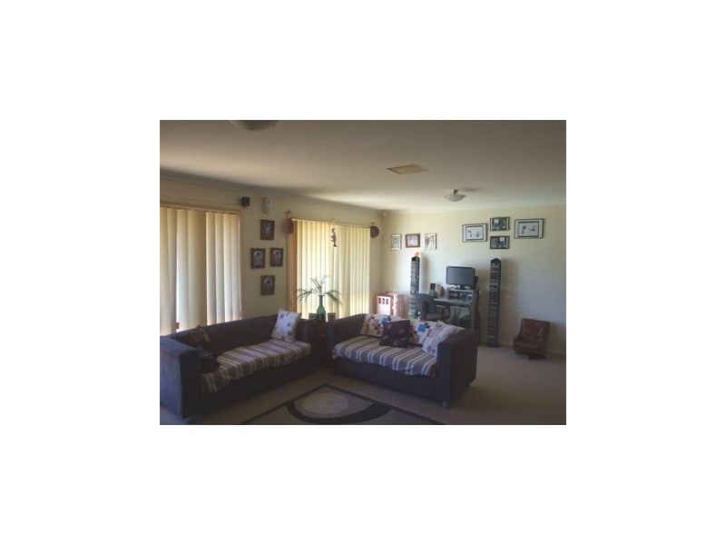 7 Banjo Place, Parkes NSW 2870