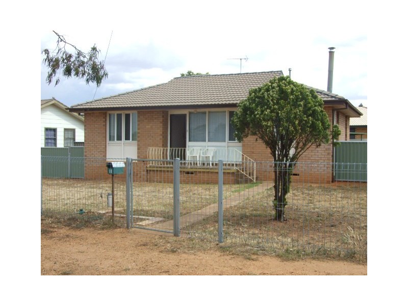 11 Best Street, Parkes NSW 2870