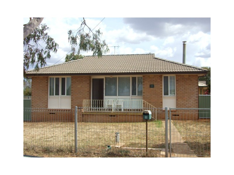 11 Best Street, Parkes NSW 2870