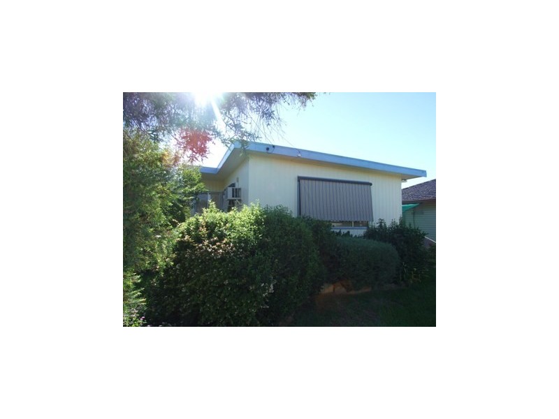 5 Glover Street, Parkes NSW 2870