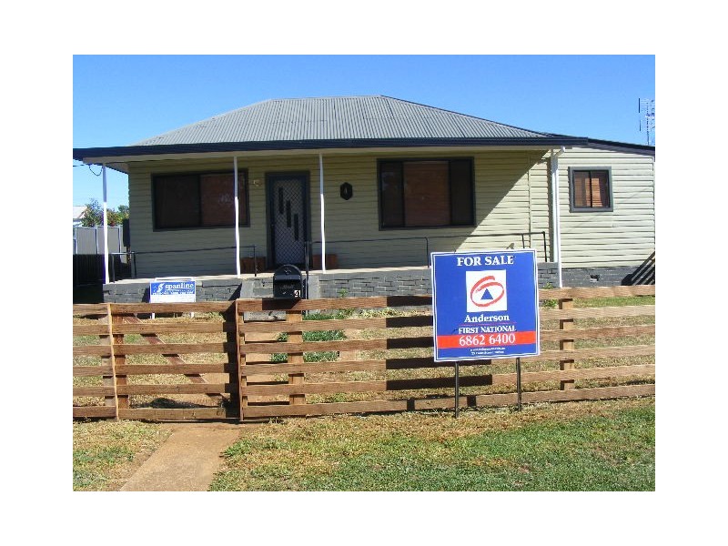 4 Thornbury Street, Parkes NSW 2870
