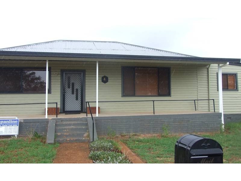 4 Thornbury Street, Parkes NSW 2870