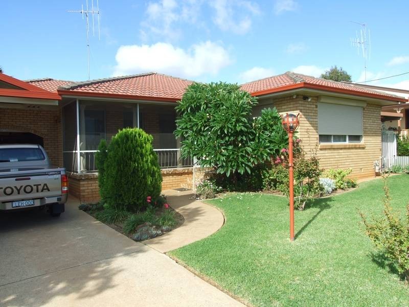 21 Brolgan Rd, Parkes NSW 2870