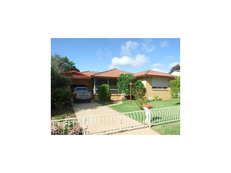 21 Brolgan Rd, Parkes NSW 2870