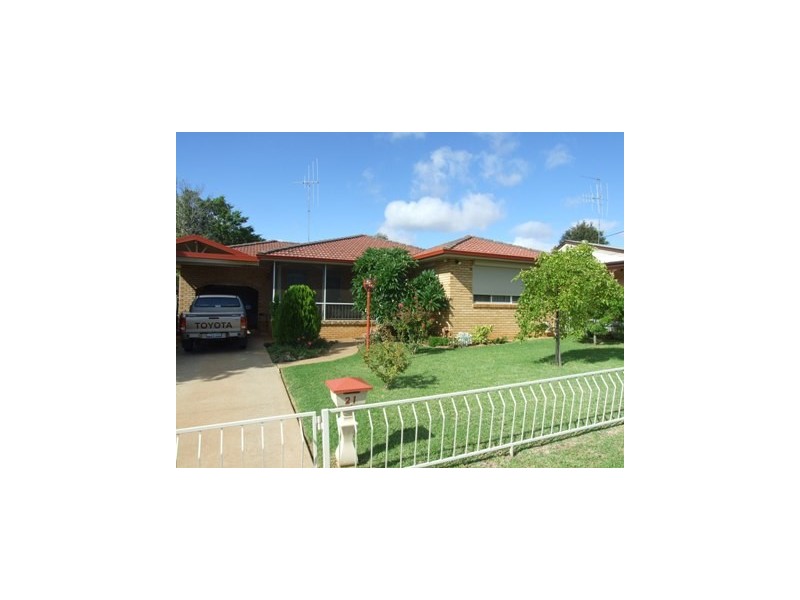 21 Brolgan Rd, Parkes NSW 2870